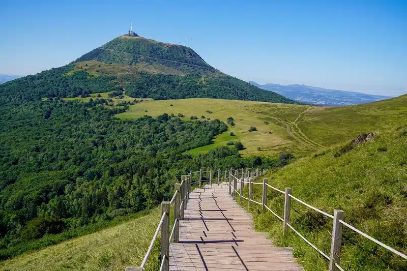 Dôme de la lauze : architecture naturelle époustouflante