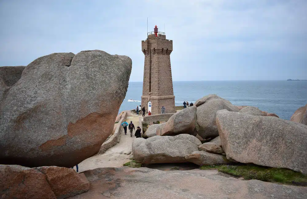 Exploration du phare de Ploumanac'h un joyau breton méconnu