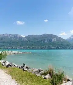 Vivez l'expérience d'une plage privée à Annecy conseils et astuces pour une journée parfaite